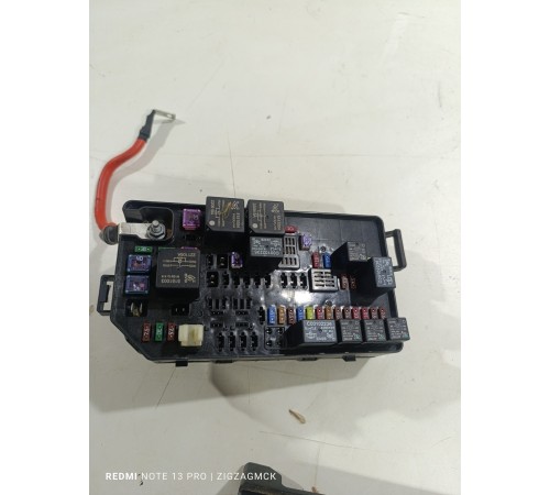 Блок предохранителей подкапотный