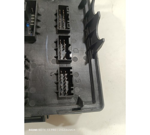 Блок предохранителей подкапотный