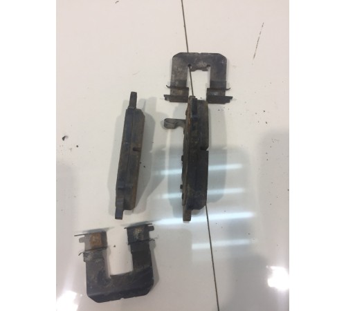 Колодки тормозные заднего левого колеса