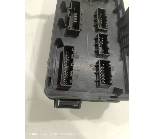 Блок предохранителей подкапотный