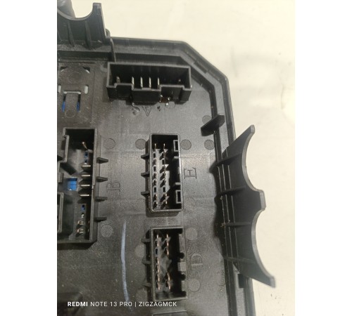 Блок предохранителей подкапотный