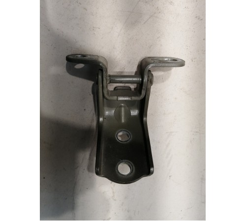 Петля двери передняя левая верхняя