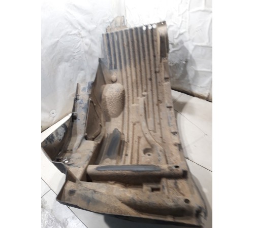 Подкрылок (локер) передний левый