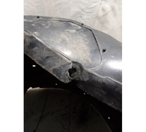 Подкрылок (локер) передний левый