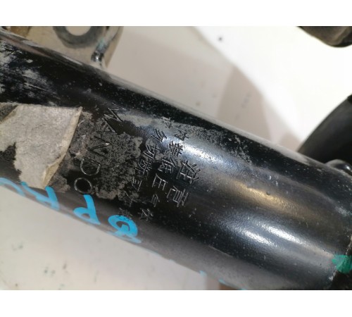 Амортизатор передний правый в сборе