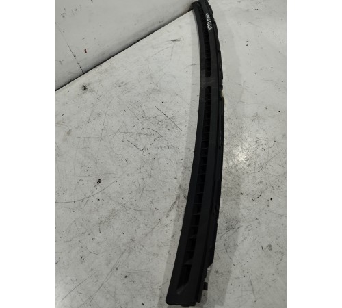 Воздушный дефлектор (воздуховод) на лобовое стекло