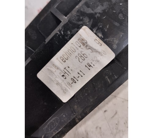 Воздушный дефлектор (воздуховод) на лобовое стекло