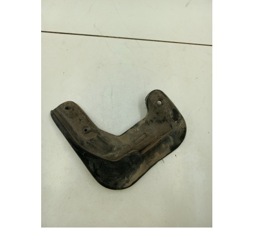 Брызговик передний правый