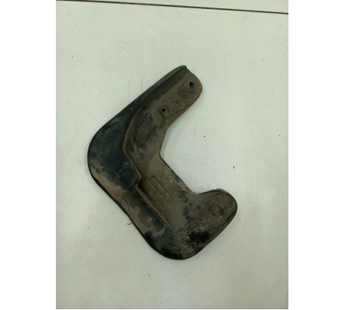 Брызговик передний правый