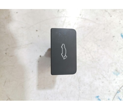 Кнопка закрывания крышки багажника