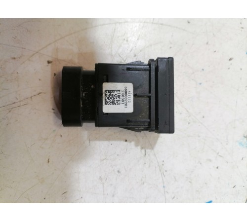 Кнопка закрывания крышки багажника