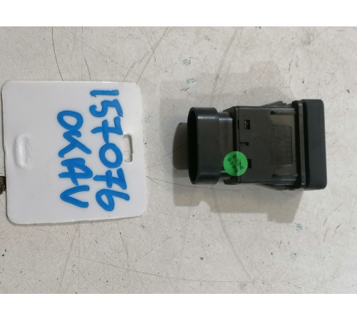 Кнопка закрывания крышки багажника