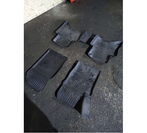 Комплект ковриков салона