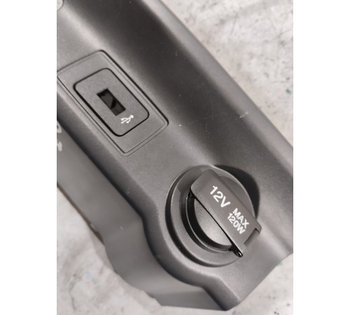 Накладка центральной консоли передняя