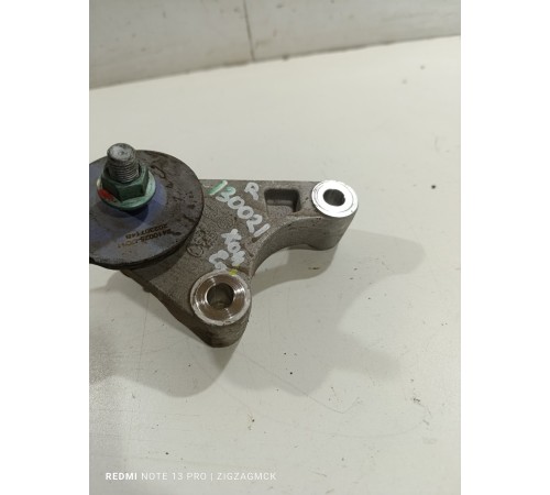 Кронштейн крепление правый