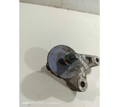 Кронштейн крепление правый