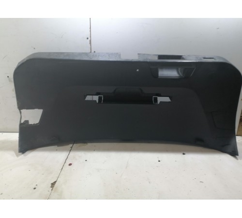 Обшивка крышки багажника