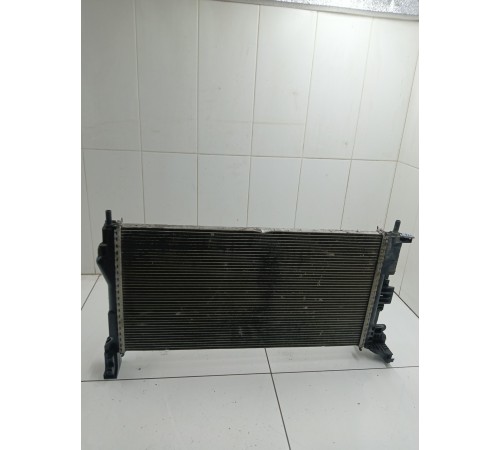 Радиатор системы охлаждения двигателя