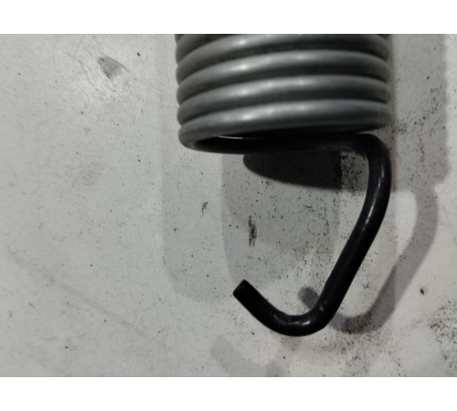 Пружина крышки багажника