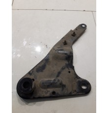 Кронштейн подрамника правый