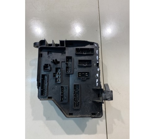 Блок предохранителей (моторный)