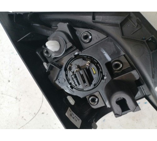 Уголок двери передний правый