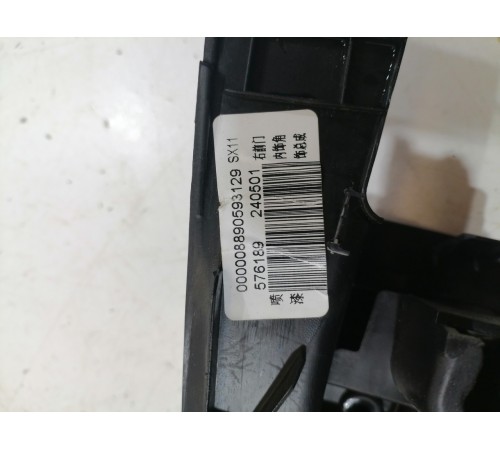 Уголок двери передний правый