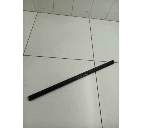 Уплотнитель стекла двери задний правый