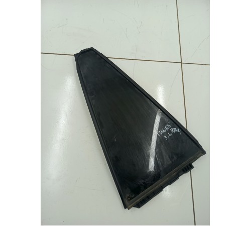 стекло заднее левое