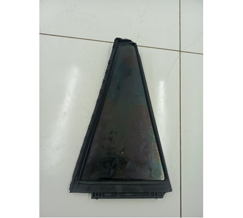 стекло заднее левое