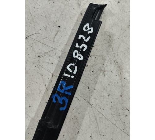 Уплотнитель стекла (задний правый наружный)