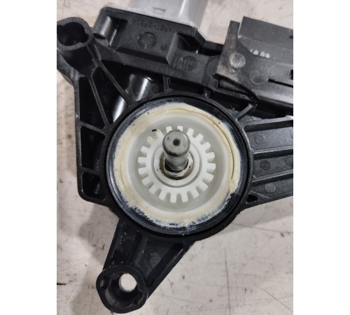 Моторчик стеклоподъемника задний левый