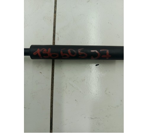 Упор капота