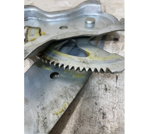 Стеклоподъемник электрический задний правый