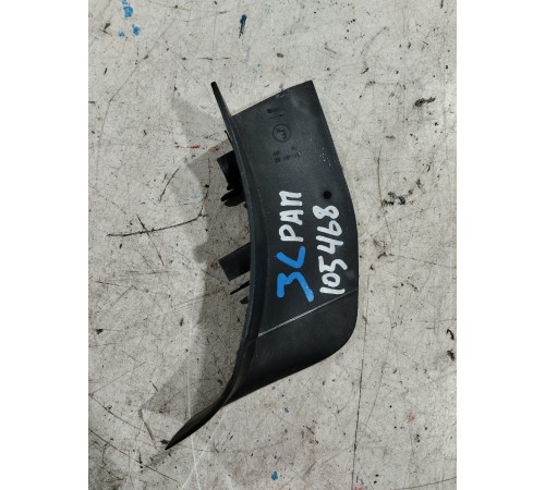 Накладка фонаря левая