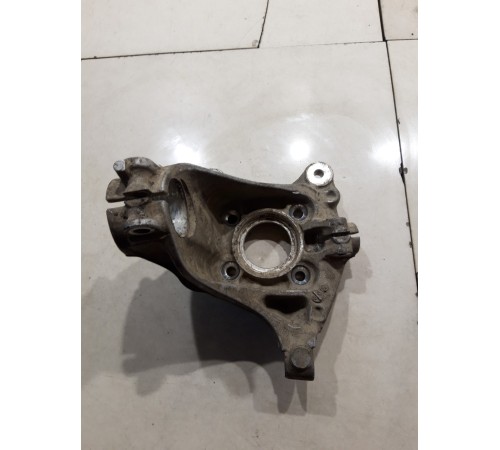 Кулак поворотный(передний левый)