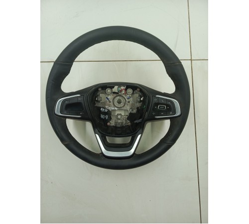 Рулевое колесо в сборе с многофункциональными кнопками
