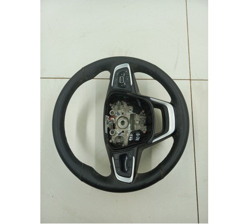 Рулевое колесо в сборе с многофункциональными кнопками