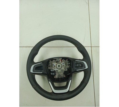 Рулевое колесо в сборе с многофункциональными кнопками