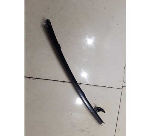 Кронштейн стекла двери (передний, левый)