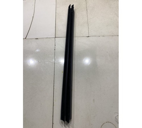 Уплотнитель стекла(задний левый внутренний)