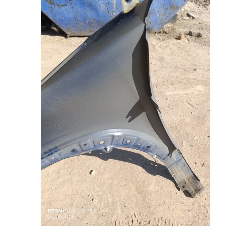 Крыло переднее правое