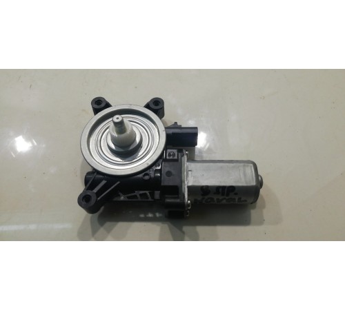 Моторчик стеклоподъемника (задний, правый)