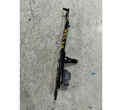 Механизм регулировки ремня по высоте правый