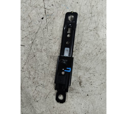 Механизм регулировки ремня по высоте правый