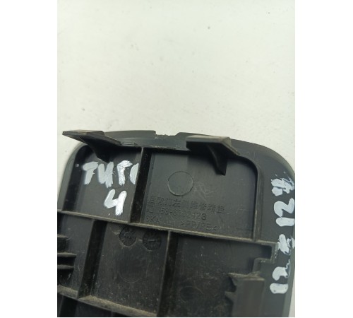 Заглушка обшивки крышки багажника