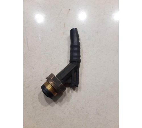 Штуцер клапана аварийного растормаживания