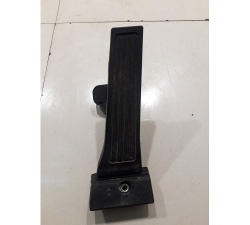 Педаль акселератора