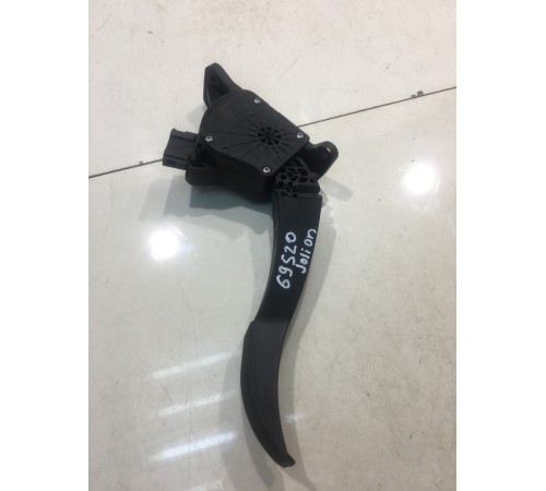 Педаль акселератора