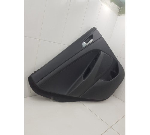 Обшивка двери задняя левая в сборе